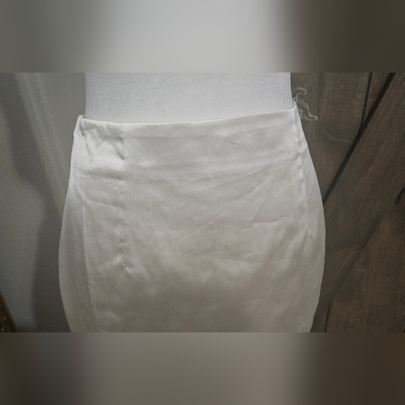 MESHKI Diamanté Satin Mini Skirt In Ivory. Size Small NWT - Picture 9 of 11